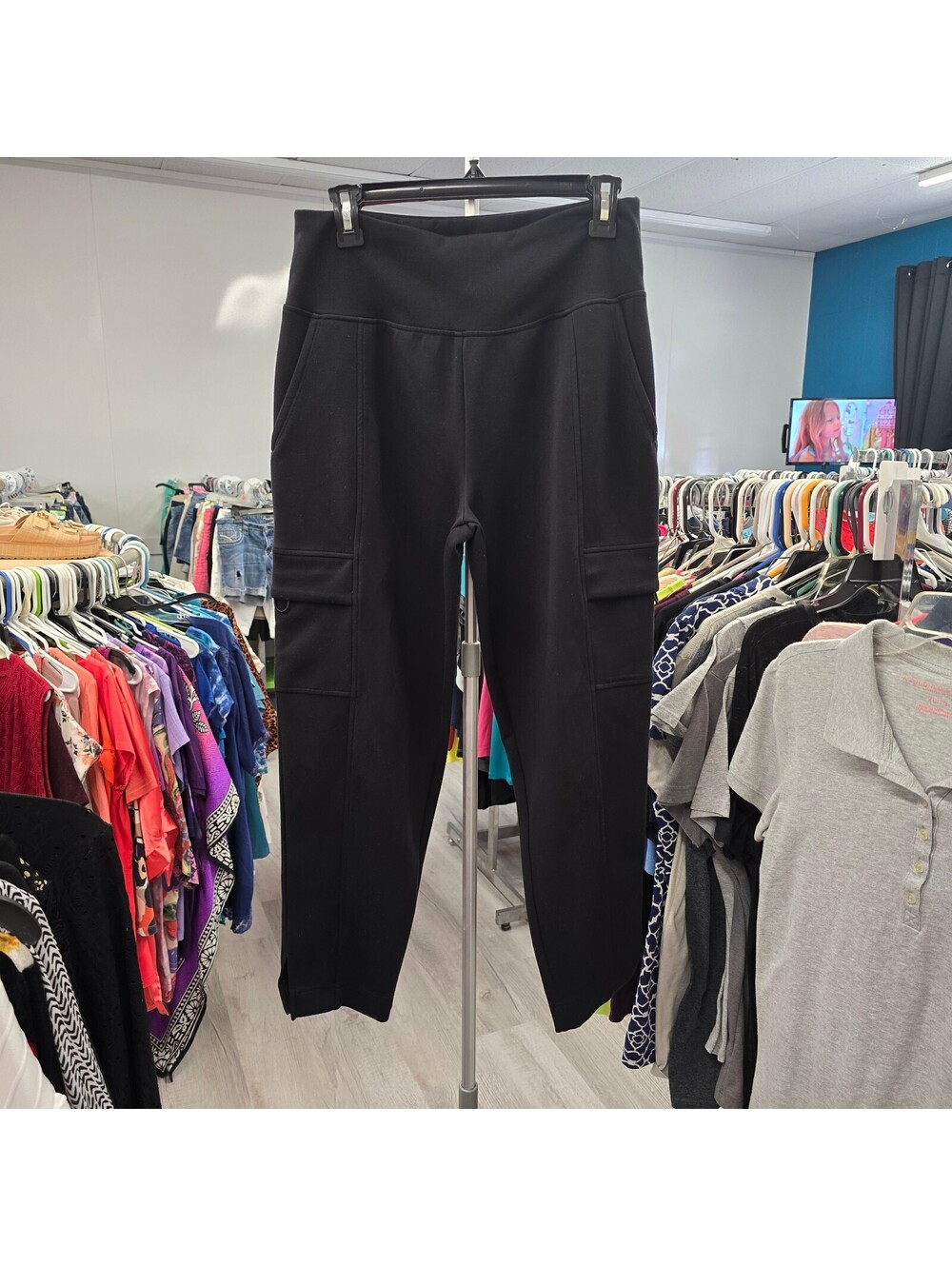 Sage women’s athletic cargo pants, size Medium